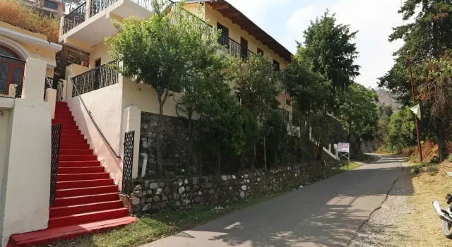 OYO Home 13666 Modern 3BHK, Rezervovat Hotel Nainital Uttarakhand