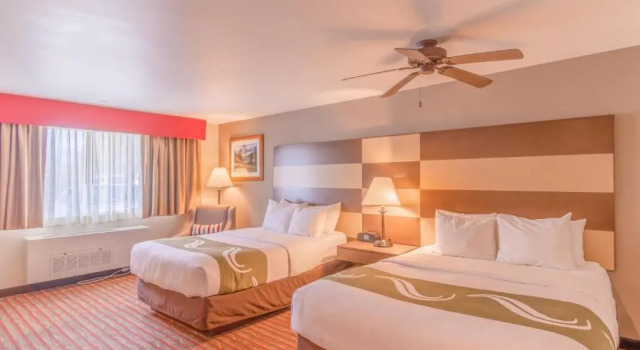 Четырёхместный номер Standard Quality Inn near Rocky Mountain National Park