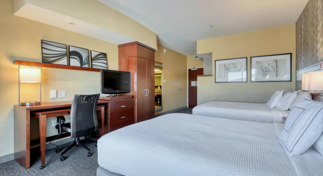Четырёхместный номер Standard с видом на город Courtyard by Marriott York