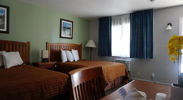 Четырёхместный номер Standard A&A Lake Tahoe Inn