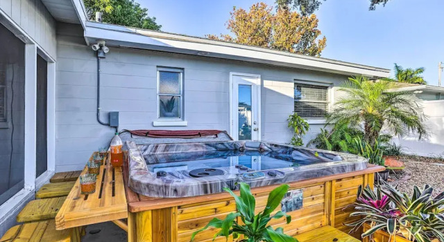 Коттедж Remodeled St Petersburg Retreat w/ Hot Tub!