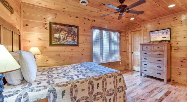 Parkside Lodge 6 Bedroom Home with Hot Tub