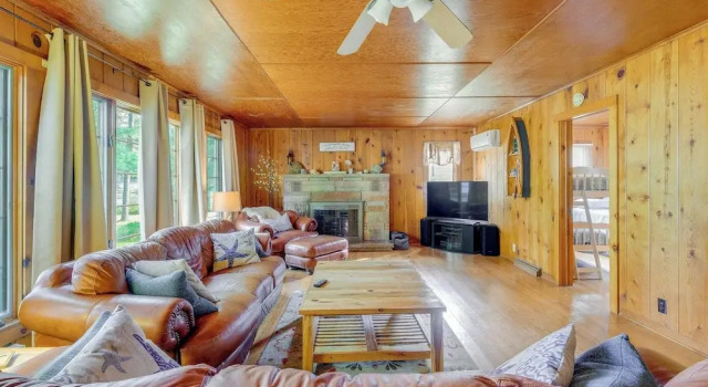 Коттедж Rapid City Cottage w/ Patio Near Beach Access!