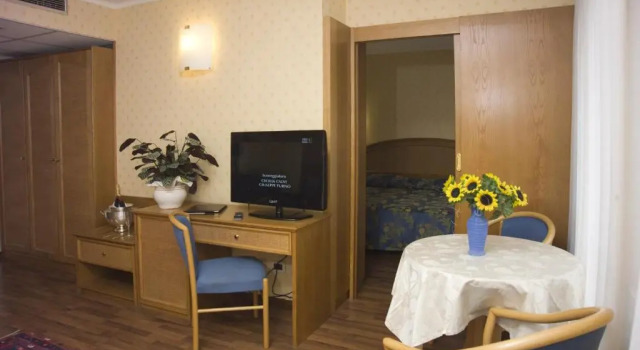 Полулюкс Hotel Metropole