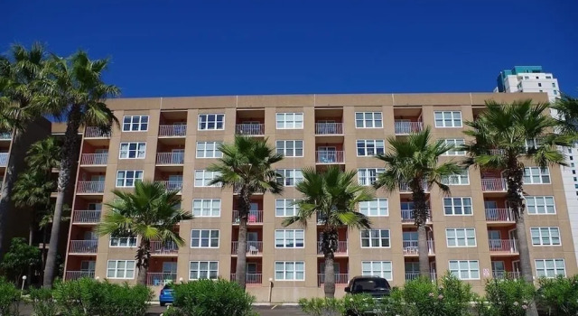 Relaxing , Great Location, 3 Minute Walk To The Beach 2 Bedroom Condo by RedAwning, Buchen Sie Ferienwohnung Hotels in Padre Island mit Parkplatz, Parkplätze
