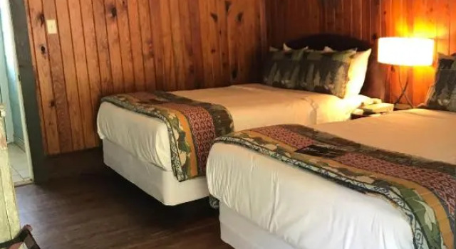 Номер Deluxe Riverside Lodge at Chimney Rock