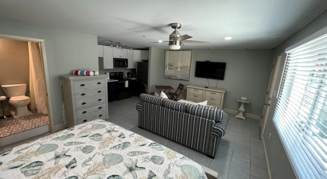 Студия Deluxe Tarpon Tale Inn
