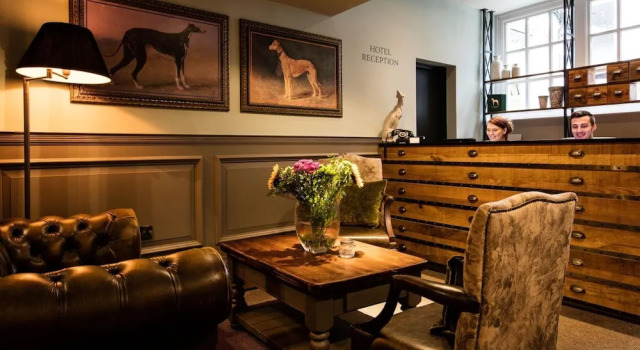 Greyhound Hotel