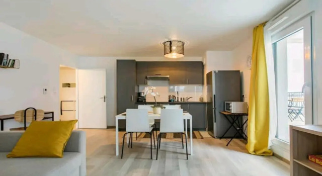 Апартаменты Standard Luxury Apartment near Paris la Défense with secured Parking