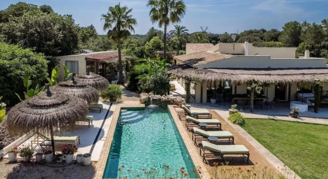 Вилла Lavish Villa With Private Pool