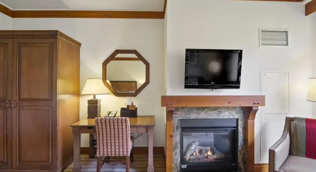 1325 Studio @ The Lodge at Spruce Peak, Varaa Huoneisto Hotellit New England uima-altaalla, Uima-allas