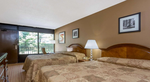 Четырёхместный номер Standard Days-Inn by Wyndham Baltimore Northwest