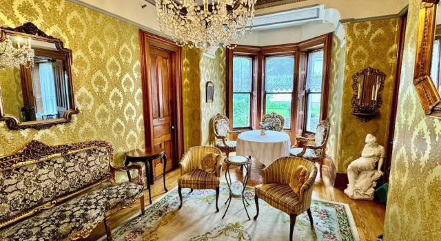Limestone Mansion, Buchen Sie Bed & Breakfast Cherry Valley 