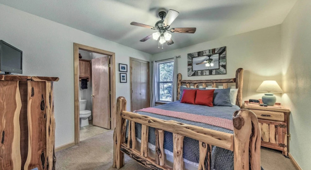 Коттедж Cloudcroft Cabin w/ Deck < 2 Mi to Downtown!