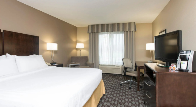 Двухместный номер Standard Holiday Inn Express Gas City by IHG