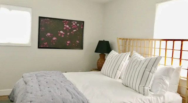 Номер Comfort Quiet Convenient and Modern Haven