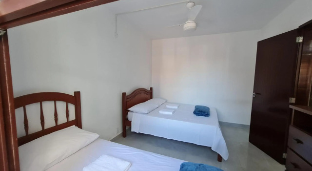 Lindissima Casa de Praia com Churrasqueira, 3 Qts-2Suites- 3 banheiros- Praia do Peró- Cabo Frio, Ótima localização com sala de jogos,Qdra de esportes, Parquinho para Crianças, Uma Qdra da Praia, Забронировать Отель Кабу-Фриу Lagos Region, рядом с Пляж Conchas