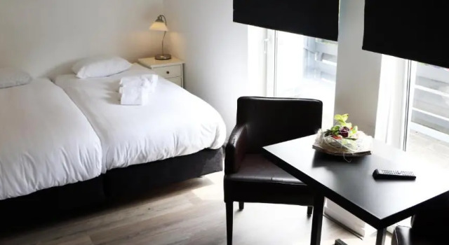 Семейный номер Standard с балконом Hotel Restaurant Les Jumeaux