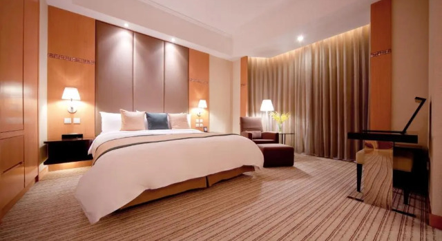 Двухместный клубный номер Premier New World Shunde Hotel