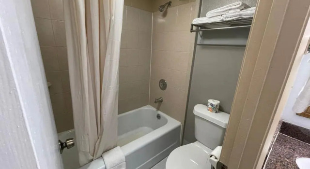 Четырёхместный номер Standard FairBridge Inn & Suites