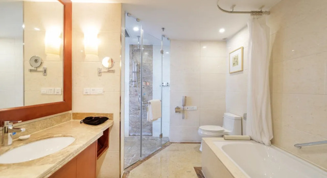 Номер Executive Ramada Plaza by Wyndham Chongqing West