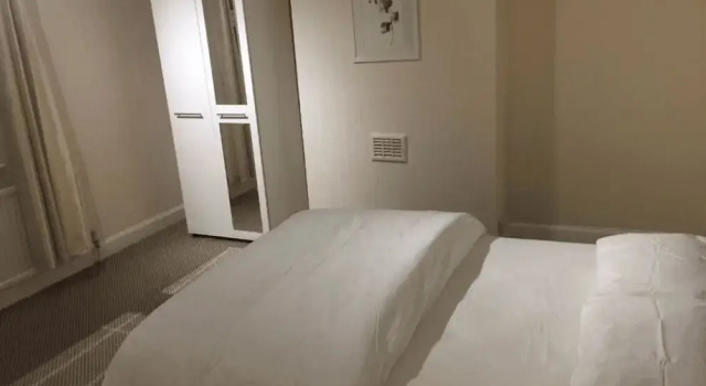 Room in Guest Room - Double Room in Leicester, Забронировать Гостевой дом Отели Лестера с парковкой, Парковка