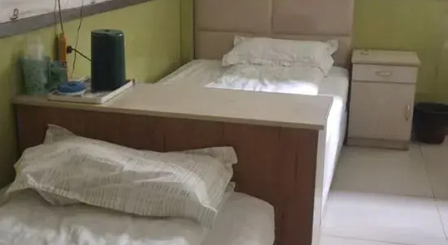 Кровать в общем номере (мужской номер) shanghai haiyan hotel