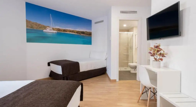 Трёхместный номер Deluxe Hotel BESTPRICE Girona