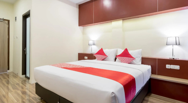 Двухместный люкс Deluxe OYO 727 Merlion Hotel