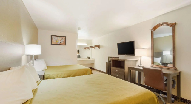 Четырёхместный номер Standard Econo Lodge Goose Creek - Charleston North