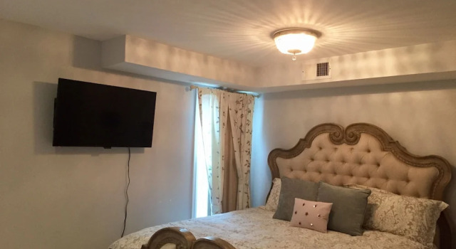 Birdhouse Bed and Breakfast, Забронировать Отель Отели Вашингтона с парковкой, рядом с Founders Library, Парковка