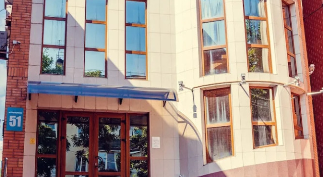 Sherlock Homes Hostel, Забронировать Хостел Хостелы Краснодара, рядом с Концертный зал Краснодарской филармонии, Хостел