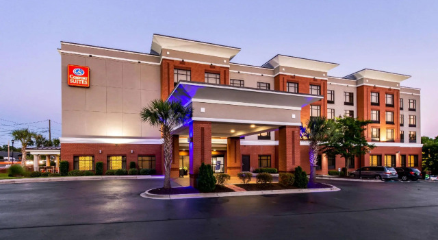 Люкс Отель Holiday Inn Express & Suites Lexington