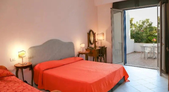 Трёхместный номер Standard с балконом Hotel Loreley