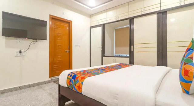 Номер Deluxe FabHotel SR Hitech City
