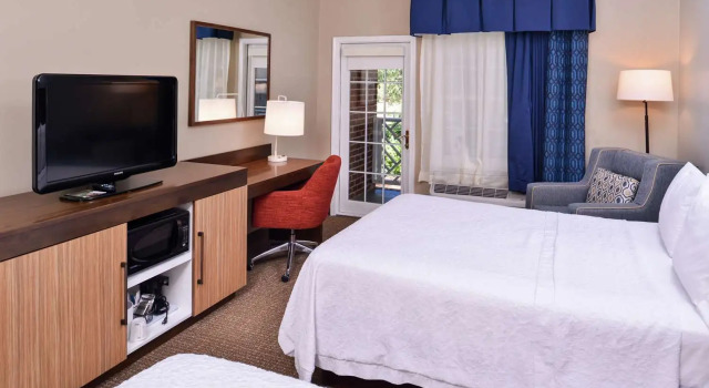 Четырёхместный номер Standard с балконом Hampton Inn Lexington-Historic District