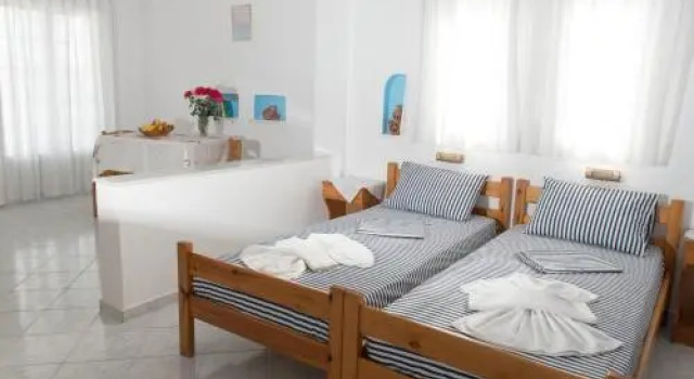 Elpiniki, Prenota Hotel Alinda Partheni