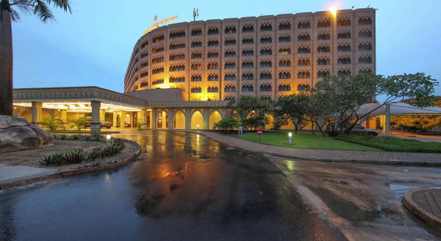 Dar es Salaam Serena Hotel, Buchen Sie Hotel Hotels in Daressalam mit Frühstück, in der Nähe von Zanzibar Ferry Terminal, Frühstück