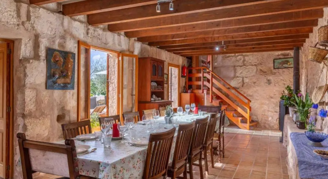 Traditional Mallorcan family villa pool wifi 10pax, Rezerwuj Willa Hotele w Majorka z parkingiem, Parking