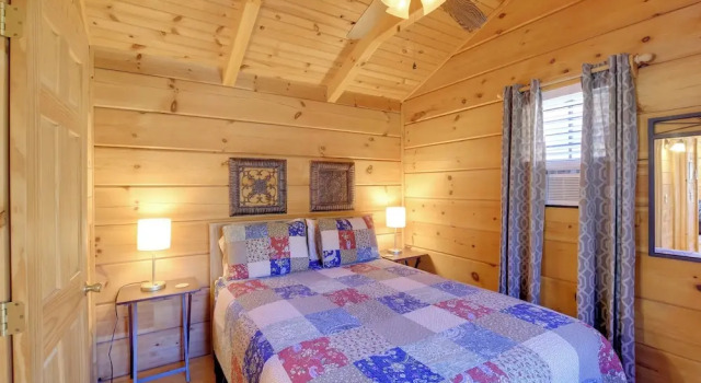 Walk to Dtwn Damascus: Cabin w/ Creek Views!, Prenota Casa vacanze Damascus Virginia