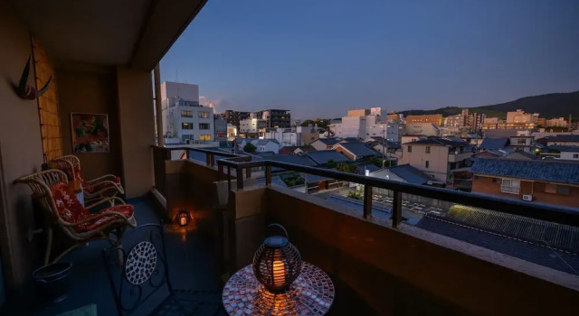 Suite Strata Hotel