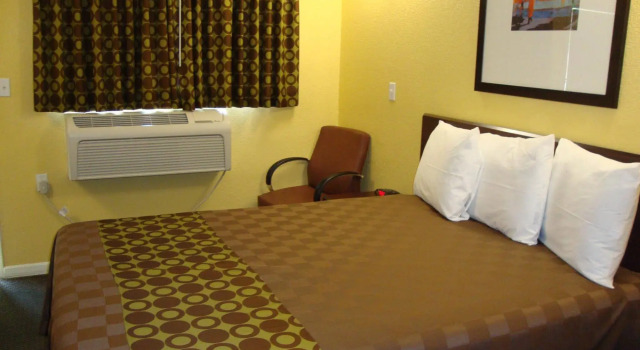 Americas Best Value Inn-South/ Sacramento, Rezerwuj Hotel Hotele w Elk Grove z basenem, Basen