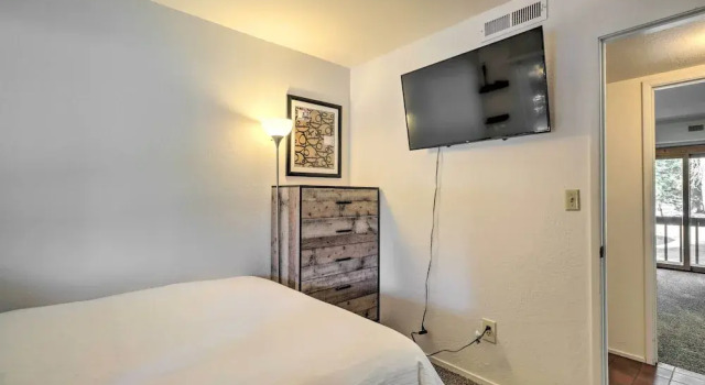 Ski and Soak Hot Tub Haven in Tahoe City!, Забронировать Дом для отпуска Тахо-Сити Норт-Лейк-Тахо