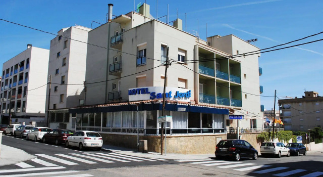 Hotel Sant Jordi, Забронировать Отель Отели El Baix Penedès с бассейном, Бассейн