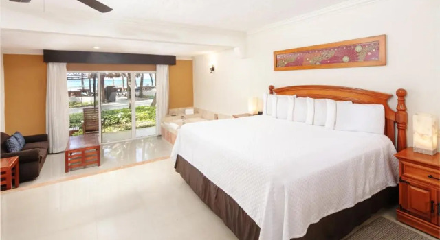 Полулюкс рядом с пляжем El Dorado Seaside Suites Oceanfront, All & More Inclusive