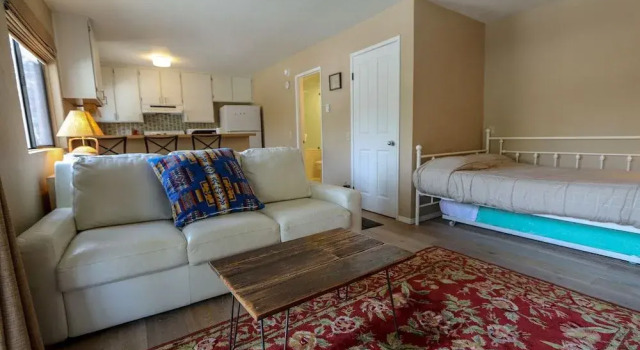 La Vista Blanc 61 Cozy Studio in Central Location, Perfect Mountain Getaway by RedAwning