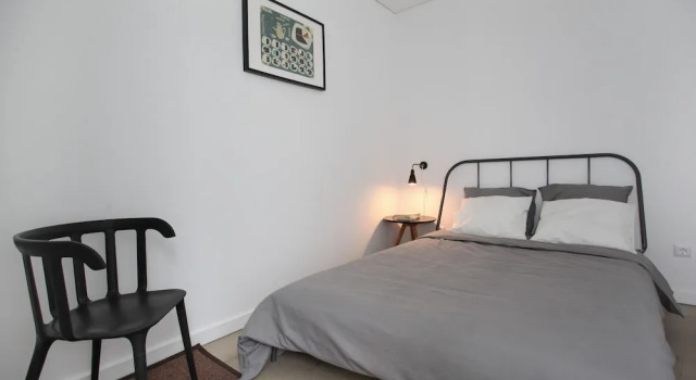 Люкс Цокольный этаж c 1 комнатой с видом на сад Place Of Moments Urban-Suites