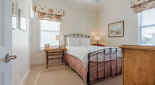 Коттедж Pet Friendly Seacrest Home for 10 - Resort Pool + Beach Shuttle