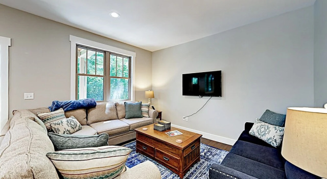 New Listing! Brand-new Near Downtown 3 Bedroom Home, Book Hotel Black Mountain North Carolina