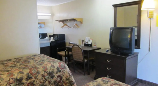 Четырёхместный номер Standard Super 8 by Wyndham Lubbock Civic Center North